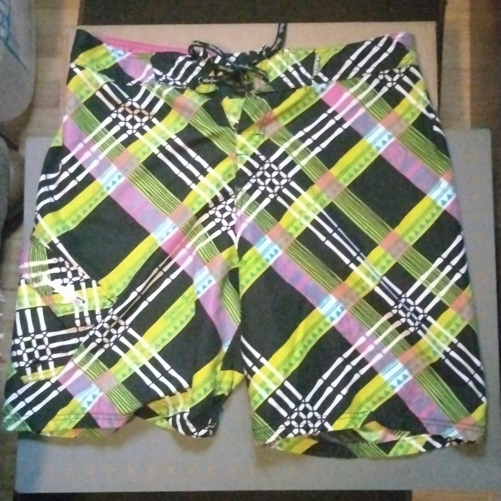Maui and sons board shorts size 34 multicolor